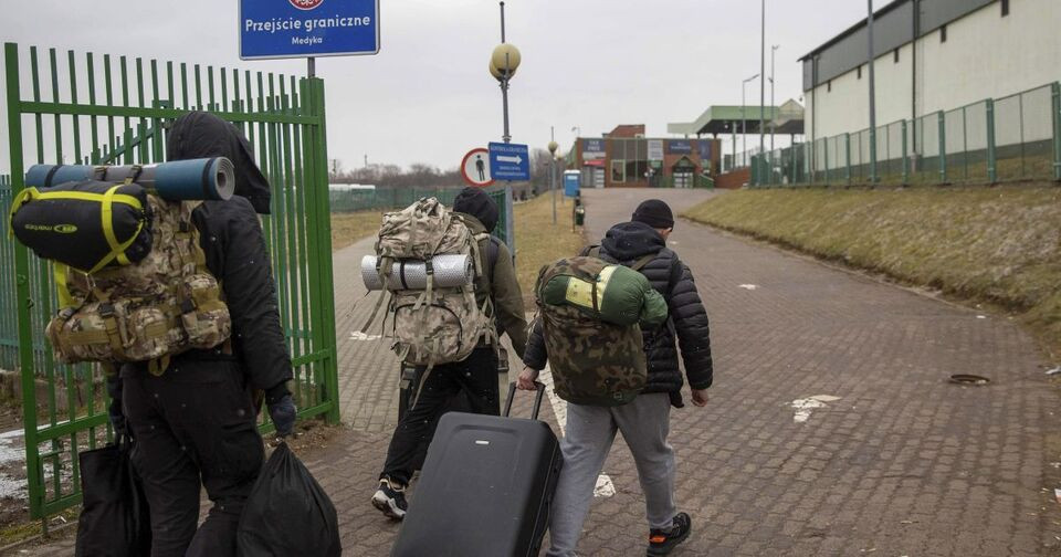 У Польщі пропонують депортувати з Європи всіх чоловіків-українців: що кажуть в МЗС країни