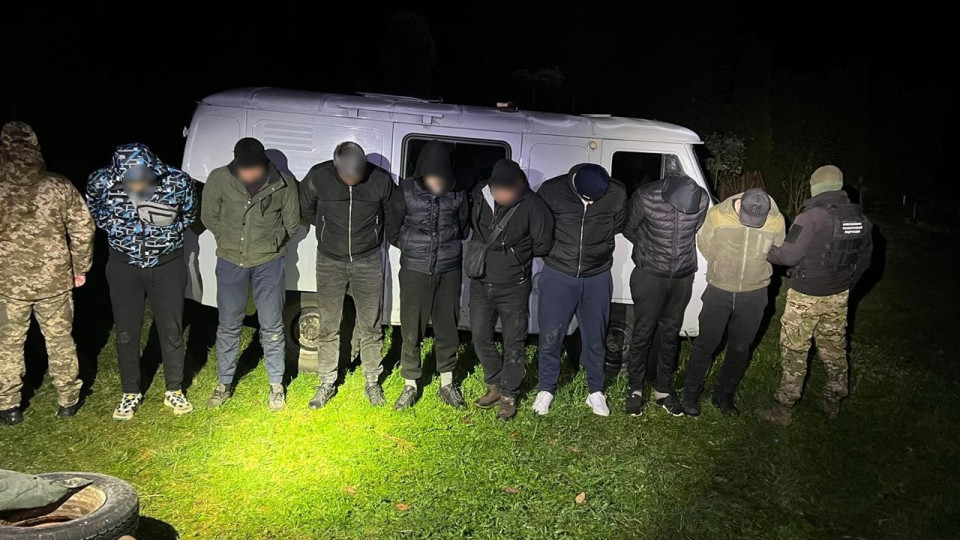 Семь мужчин на старой «буханке» за 9 тысяч евро пытались попасть в Румынию