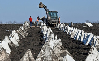 В п'яти областях України завершується будівництва оборонних рубежів: відео