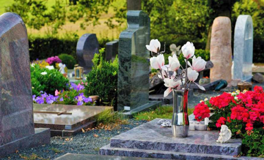 Полиция предупредила о повышенном риске при посещении кладбищ в поминальные дни