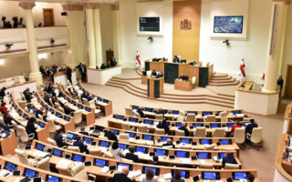 Парламент Грузії остаточно ухвалив скандальний закон про «іноагентів»