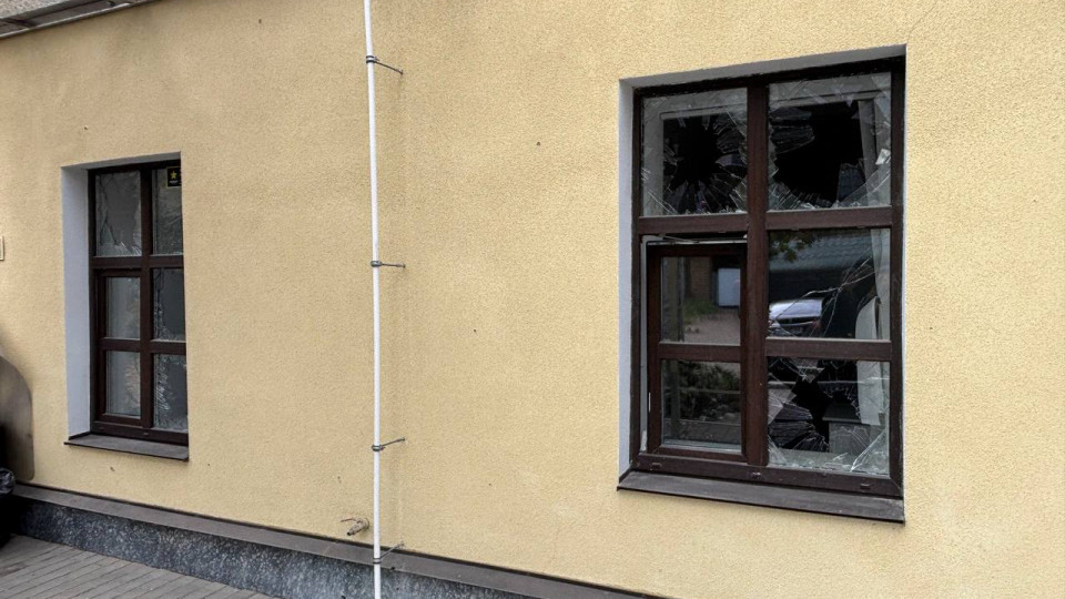 У Києві пошкоджено два відділи держреєстрації актів цивільного стану через атаку РФ