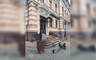 У Херсоні через обстріл пошкоджено будівлю суду, фото