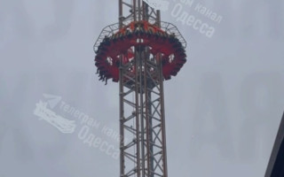 В Одессе люди застряли на 60-метровом аттракционе Power Tower – видео