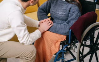 Инвалидность – не пропуск через границу: суд не разрешил мужчине сопровождать жену, нуждающуюся в уходе