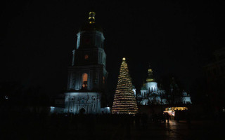 У Києві запалили вогні на головній ялинці країни, фото
