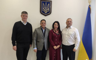 В научно-практическом хабе «Верховенство права» выступил известный медиатор и конфликтолог Стив Тинео, фото