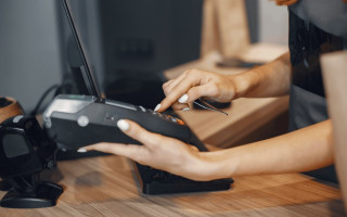 Мінекономіки пропонує перенести обов’язок встановлення ФОПами платіжних терміналів до закінчення воєнного стану