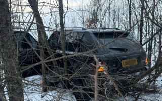 На Буковині Range Rover проривався до Румунії і травмував прикордонника, фото