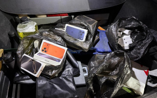 $100 за кожен iPhone: на Буковині затримали митника на схемі контрабанди техніки Apple, фото