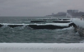 В Одесі через сильні морози почало замерзати Чорне море, фото