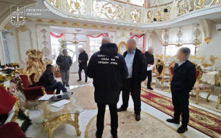 Депутату Береговского райсовета с «золотым домом» сообщили о подозрении — НАПК, фото