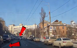 В Киеве наказали водителя Volkswagen, который пересек двойную сплошную линию — видео