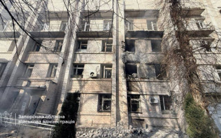 Россияне нанесли удар по роддому в Запорожье, фото и видео