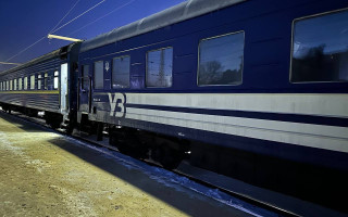 Тепло, обіди та Starlink: у Києві та Харкові розмістили вісім Вагонів незламності, фото