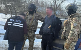 Вимагав 5000 доларів: затримали чоловіка, який шантажував колишню інтимними фото