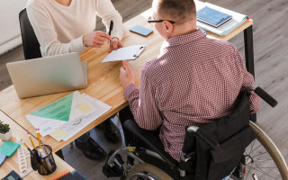 Работодателей обяжут учитывать пожелания работников с инвалидностью при трудоустройстве