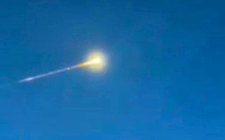 В Германии осколки метеорита упали на жилые дома, видео