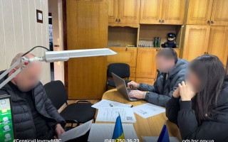 На Одещині жінка тричі провалила практичний іспит і вирішила дати хабар екзаменатору МВС – відео