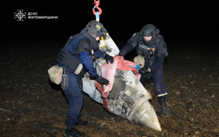 В Житомирской области саперы обезвредили боевую часть ракеты «Кинжал» весом в полтонны — фото и видео находки