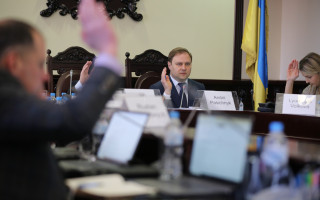 Нарушения ПДД, дело о контрабанде и BMW по стоимости билетов в США: детали собеседований претендентов в ВАКС