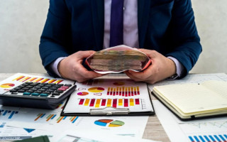 Для госслужащих установят «потолок» зарплат на уровне выплат рядового военнослужащего