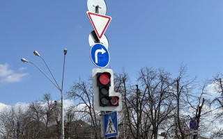 У Києві встановили новий світлофор із червоним колом – що означає, фото