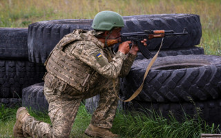 Чоловіків прийматимуть на державну службу лише за наявності військової підготовки: що змінює закон