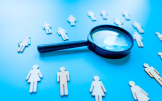 Работодатель обязан предлагать даже временные и срочные вакансии при сокращении — позиция ВС