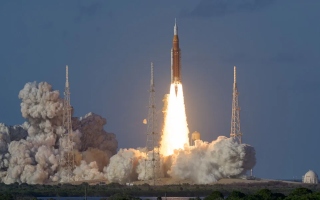 NASA вперше за понад 50 років відправило астронавтів до Місяця, відео