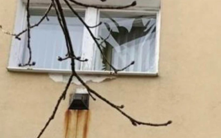 Через атаку РФ у Шостці пошкоджено будівлю податкової: відділення у трьох містах не працюють, фото