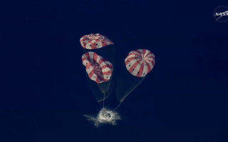 Екіпаж місії Artemis II облетів Місяць і успішно повернувся на Землю, відео