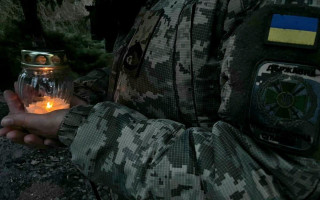 До України у Великодню ніч доправили Благодатний вогонь – святиню першими зустріли прикордонники в Устилузі