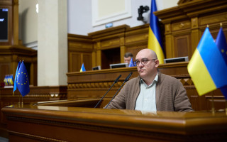 Нардеп Игорь Фрис сообщил о готовности депутатов вернуться к законопроекту об оружии