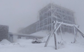 Ивано-Франковскую область засыпало снегом — видео