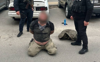 В Буче нетрезвый мужчина устроил беспорядочную стрельбу посреди улицы — его задержали правоохранители