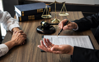 Верховный Суд объяснил, когда истец платит за адвоката ответчика