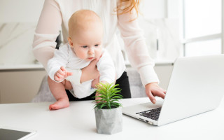 Работников в декрете будут заменять по срочным договорам — должности не будут вакантными