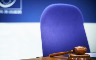 ЄСПЛ пояснив, коли відсутність адвоката у цивільних спорах порушує статтю 6 Конвенції