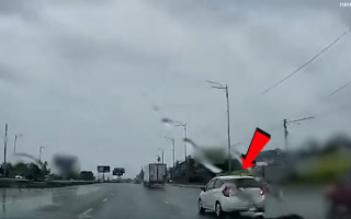 У Києві покарали керманичку Nissan, яка не надала перевагу в русі службовому авто, відео