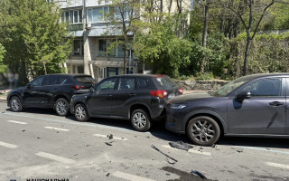 У Києві водій на Maserati влаштував «GTA», а потім зачинився у авто від поліцейських, фото