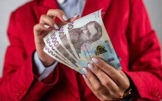 Чи можна перевести працівника на нижчу зарплату через фінансові труднощі підприємства — позиція ВС