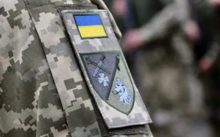 У Львові перехожі витягли чоловіка зі службового авто ТЦК – відео