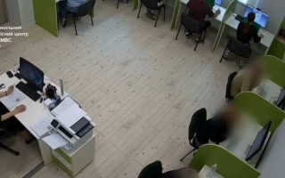 У Києві чоловік намагався використати смарт-окуляри, щоб скласти іспит у сервісному центрі МВС