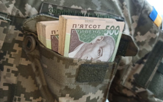 Суди розійшлися щодо розрахунку виплат військовим — справу передали до Великої Палати
