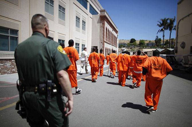 В США более 3 тыс. заключенных вышли на свободу раньше срока