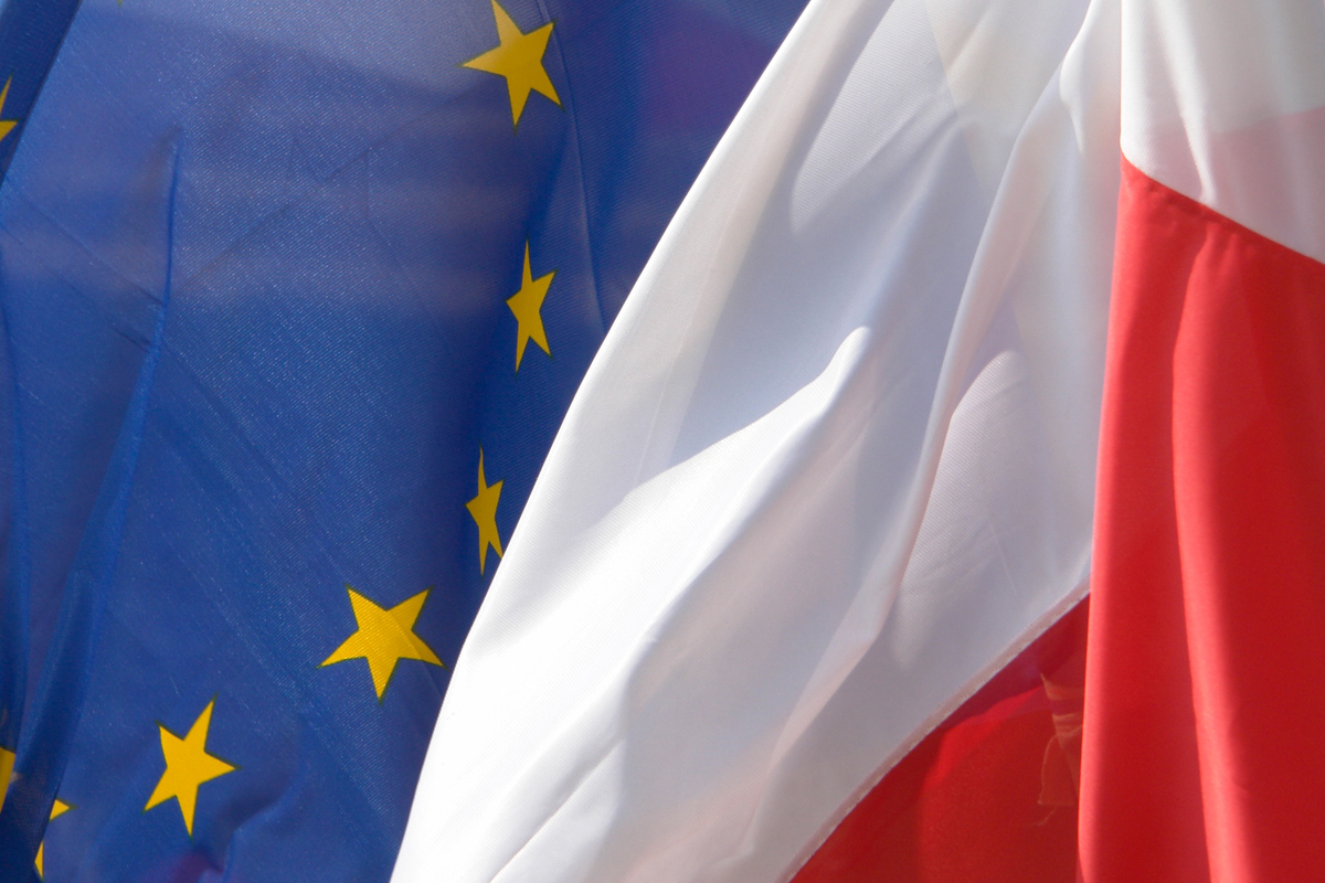 Еврокомиссия ожидает ответа Польши относительно новых спорных законов 